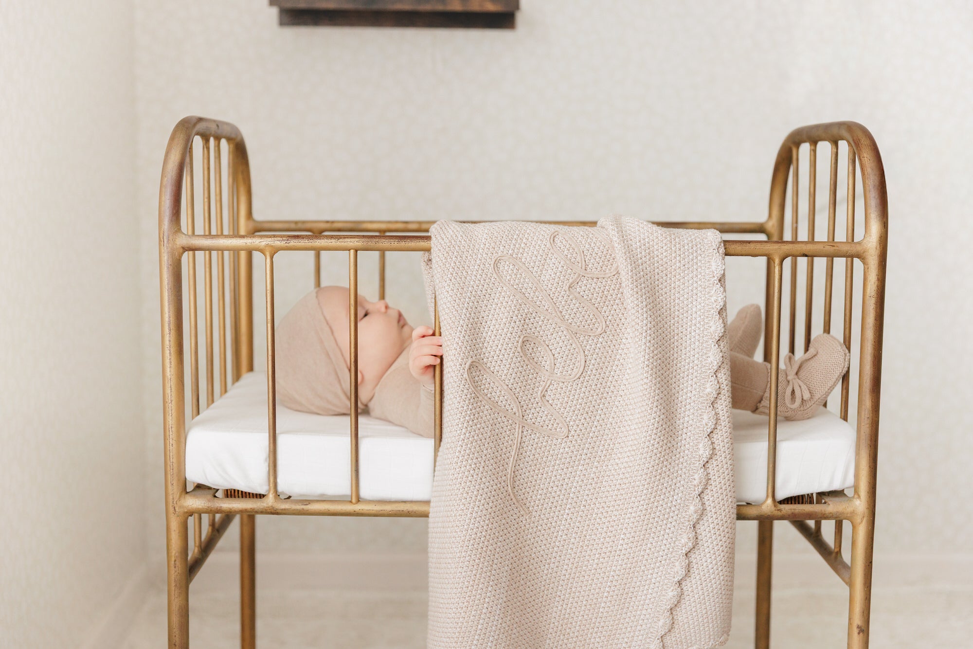 Scalloped Mélange Bebe Blanket - Taupe