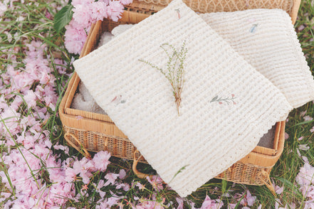 Floral Birds Embroidered Waffle Blanket - Pink
