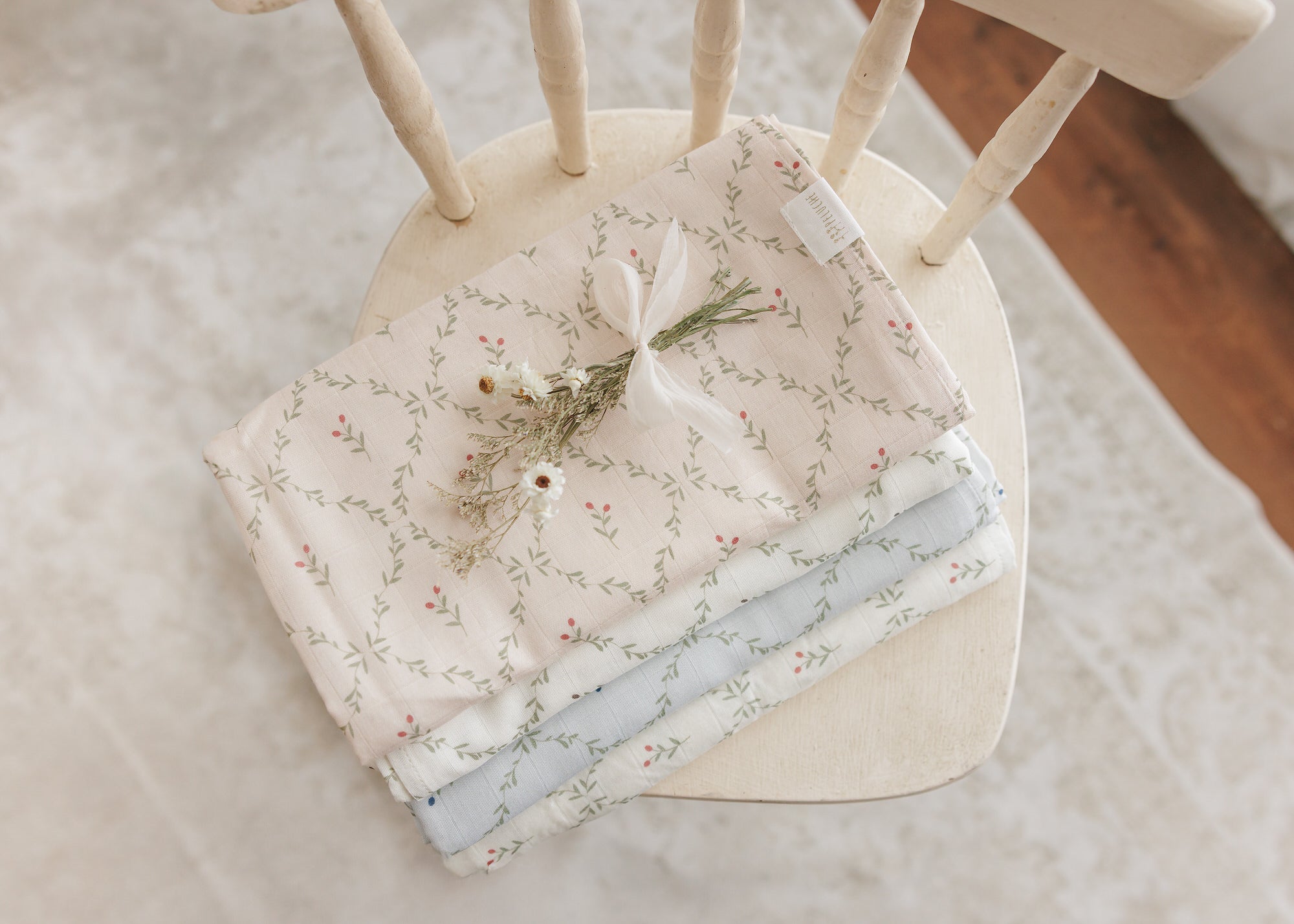 Lattice Swaddle Pink/Berry