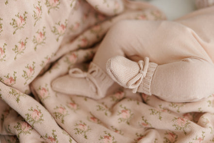Floral Intarsia Knit Blanket - Rose