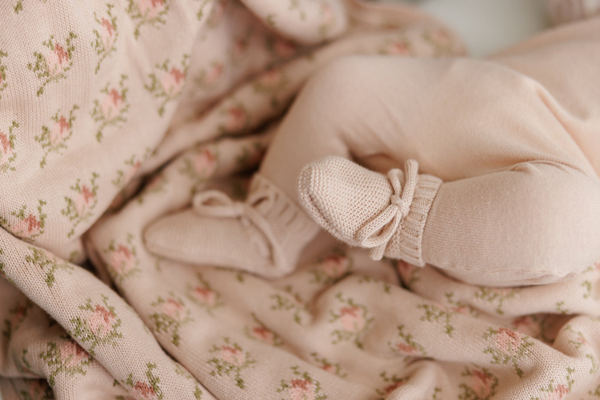 Floral Intarsia Knit Blanket - Rose
