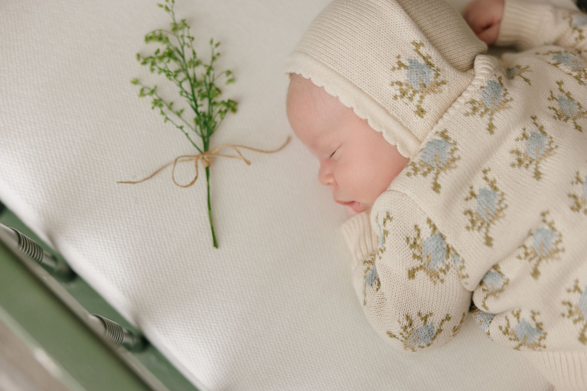 Floral Intarsia Knit Bonnet - Powder